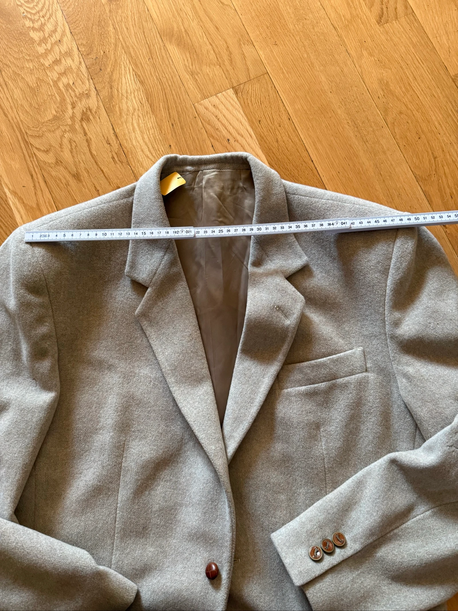 Chaqueta vintage, talla 52 italiana, nunca usada. Los bolsillos delanteros todavía están cosidos, sin embargo, hay algunas imperfecciones – photo 9